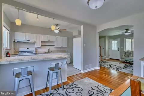 Entry Way - 1951 Ormand Rd, Dundalk, MD 21222 photo 3 of 4