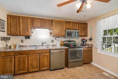 25 Freedom Ct, Middle River, MD 21220 photo 11