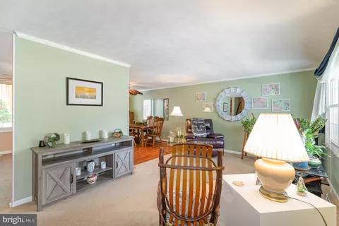 25 Freedom Ct, Middle River, MD 21220 photo 5