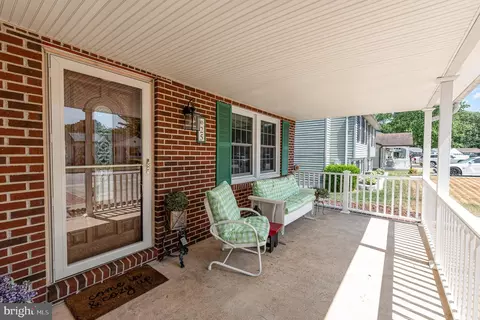 25 Freedom Ct, Middle River, MD 21220 photo 4