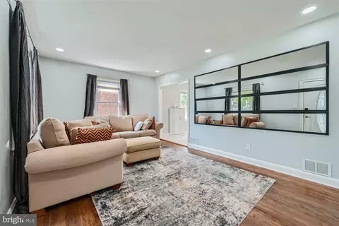 Entry Way - 6715 Laurel Dr, Baltimore, MD 21207 photo 2 of 3
