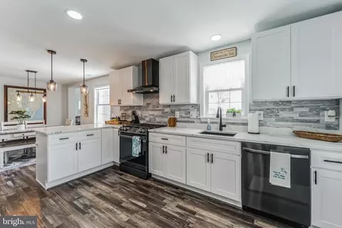 Kitchen - 1300 Burke Rd, Middle River, MD 21220 photo 2 of 3