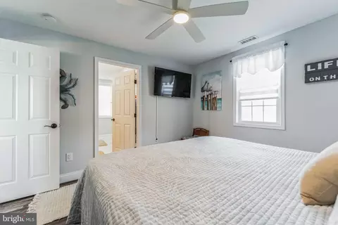 Bedroom - 1300 Burke Rd, Middle River, MD 21220 photo 4 of 6