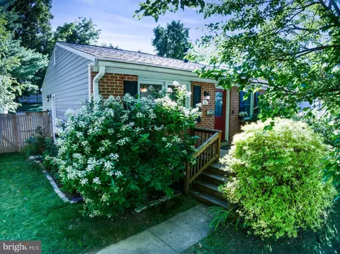 15 Oakmere Rd, Owings Mills, MD 21117