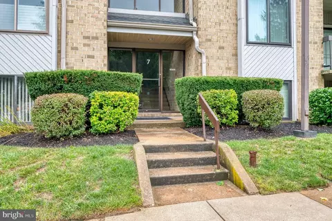 7 Bailiffs Ct #201, Lutherville Timonium, MD 21093
