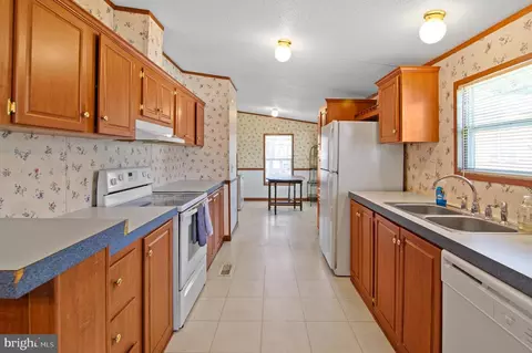 37 Cool Breeze Dr, Middle River, MD 21220 photo 11