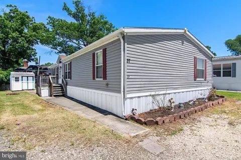 37 Cool Breeze Dr, Middle River, MD 21220