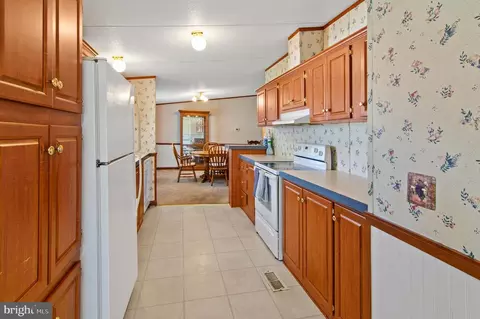 37 Cool Breeze Dr, Middle River, MD 21220 photo 13