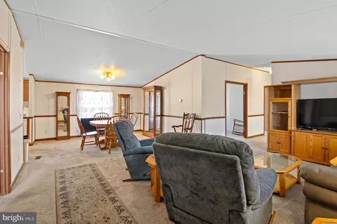 37 Cool Breeze Dr, Middle River, MD 21220 photo 4