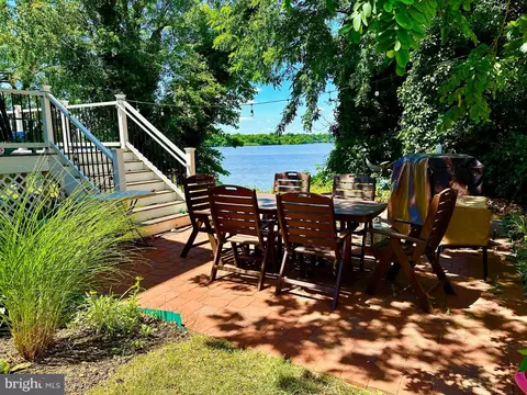 36 Wagners Ln, Essex, MD 21221