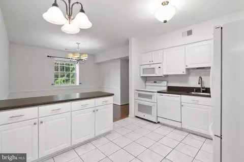10 Stapleton Ct #202, Lutherville Timonium, MD 21093