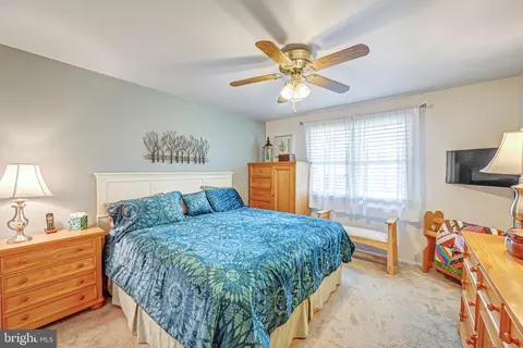 Bedroom - 5508 Hamilton Ave, Baltimore, MD 21206 photo 6 of 9
