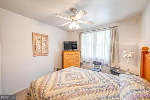 Bedroom - 5508 Hamilton Ave, Baltimore, MD 21206 photo 5 of 9