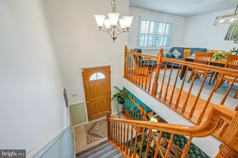 Entry Way - 5508 Hamilton Ave, Baltimore, MD 21206 photo 1 of 2