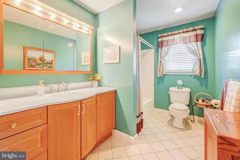 Bath - 5508 Hamilton Ave, Baltimore, MD 21206 photo 1 of 2
