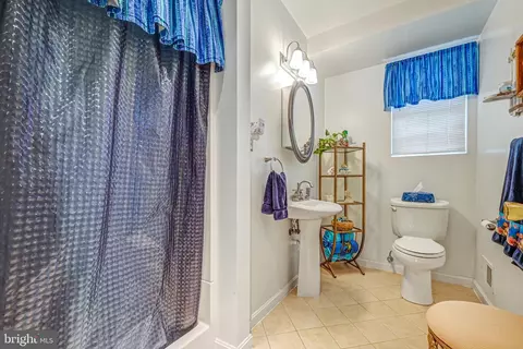 Bath - 5508 Hamilton Ave, Baltimore, MD 21206 photo 2 of 2