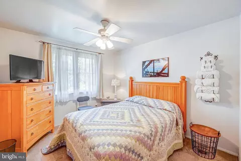 Bedroom - 5508 Hamilton Ave, Baltimore, MD 21206 photo 3 of 9