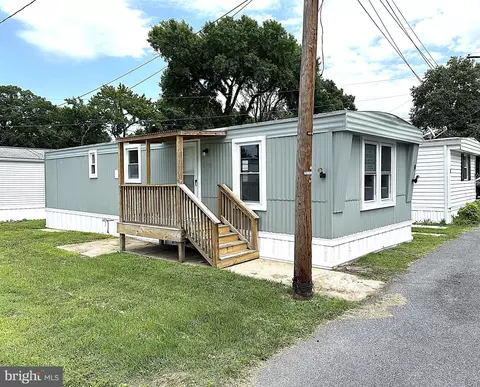 2400 Lincoln Ave #9, Sparrows Point, MD 21219