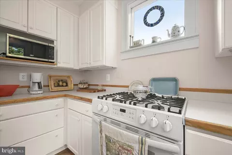 Kitchen - 6508 Beverly Rd, Idlewylde, MD 21239 photo 5 of 7