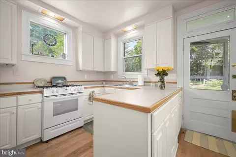 Kitchen - 6508 Beverly Rd, Idlewylde, MD 21239 photo 2 of 7
