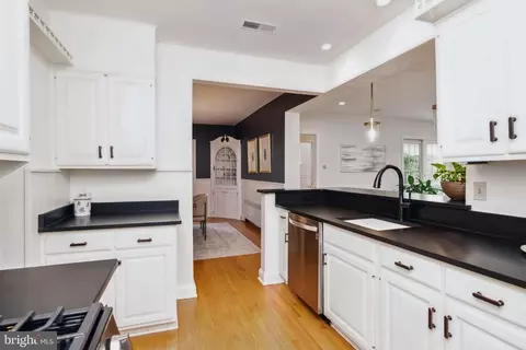 810 Kingston Rd, Baltimore, MD 21212 photo 10