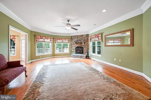 Living - 3517 Southside Ave, Phoenix, MD 21131 photo 2 of 6
