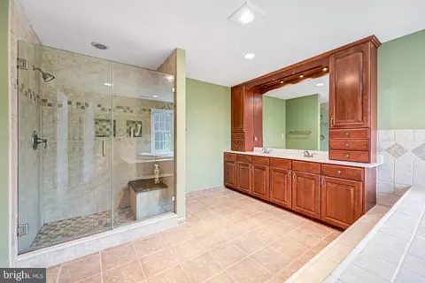 Bath - 3517 Southside Ave, Phoenix, MD 21131 photo 7 of 11