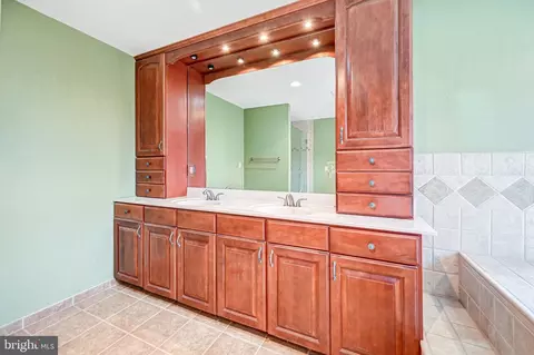 Bath - 3517 Southside Ave, Phoenix, MD 21131 photo 8 of 11