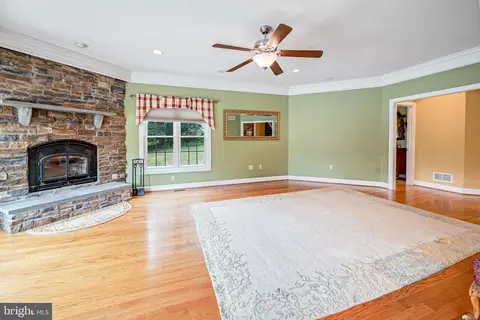 Living - 3517 Southside Ave, Phoenix, MD 21131 photo 3 of 6