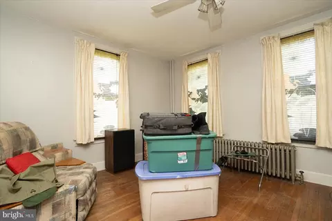 Living - 916 Elm Ridge Ave, Baltimore, MD 21229 photo 2 of 2