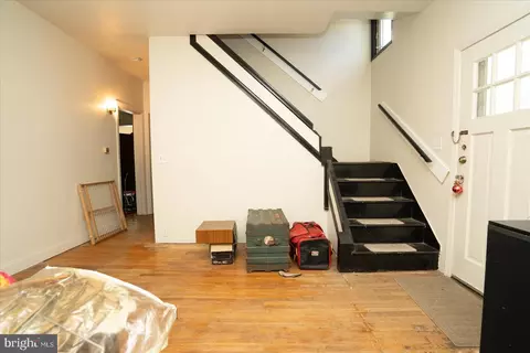 Entry Way - 916 Elm Ridge Ave, Baltimore, MD 21229 photo 3 of 5