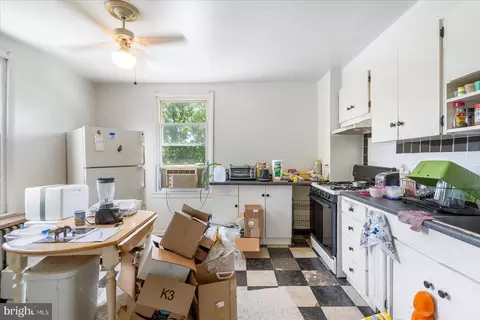 Kitchen - 916 Elm Ridge Ave, Baltimore, MD 21229 photo 1 of 2