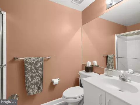 Bath - 44 Taverngreen Ct, Baltimore, MD 21209 photo 6 of 6