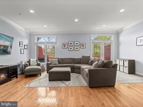 Living - 44 Taverngreen Ct, Baltimore, MD 21209 photo 1 of 4