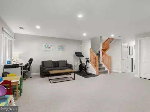 Living - 44 Taverngreen Ct, Baltimore, MD 21209 photo 4 of 4