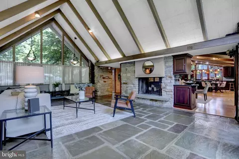 2905 Old Court Rd, Pikesville, MD 21208