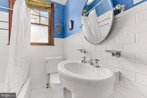 Bath - 723 Dunkirk Rd, Baltimore, MD 21212 photo 1 of 3
