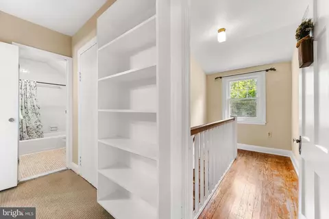 Entry Way - 723 Dunkirk Rd, Baltimore, MD 21212 photo 3 of 3