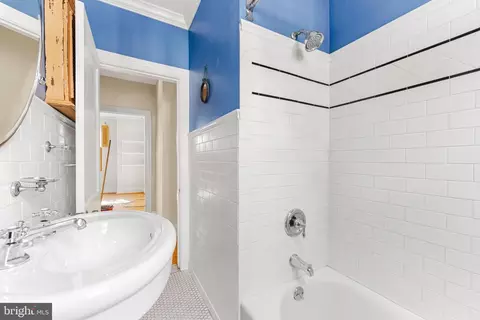 Bath - 723 Dunkirk Rd, Baltimore, MD 21212 photo 2 of 3