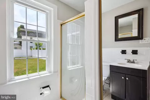 Bath - 2522 Sycamore Ave, Sparrows Point, MD 21219 photo 1 of 6