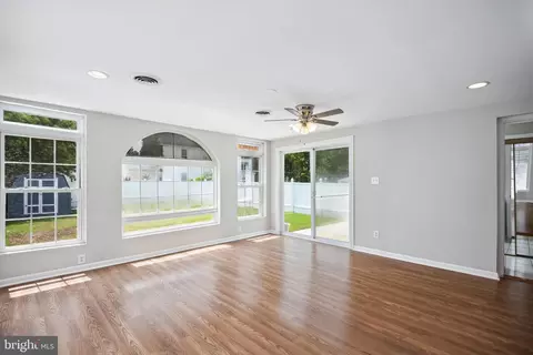 Living - 2522 Sycamore Ave, Sparrows Point, MD 21219 photo 10 of 12