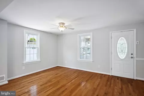 Living - 2522 Sycamore Ave, Sparrows Point, MD 21219 photo 5 of 12