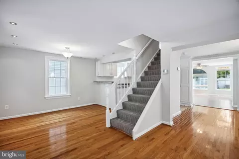 Entry Way - 2522 Sycamore Ave, Sparrows Point, MD 21219 photo 2 of 10