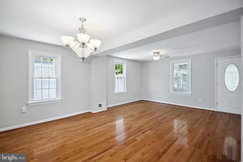 Living - 2522 Sycamore Ave, Sparrows Point, MD 21219 photo 3 of 12