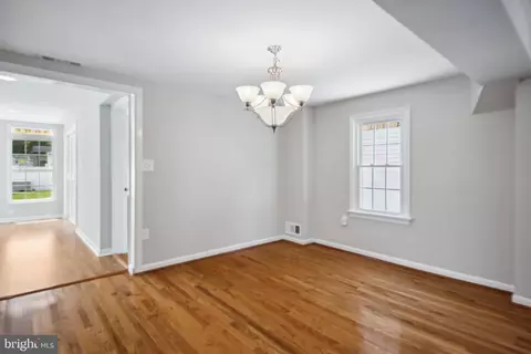 Entry Way - 2522 Sycamore Ave, Sparrows Point, MD 21219 photo 6 of 10