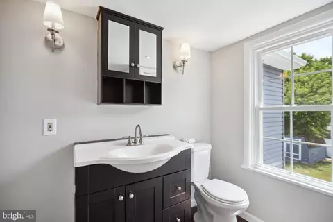 Bath - 2522 Sycamore Ave, Sparrows Point, MD 21219 photo 6 of 6