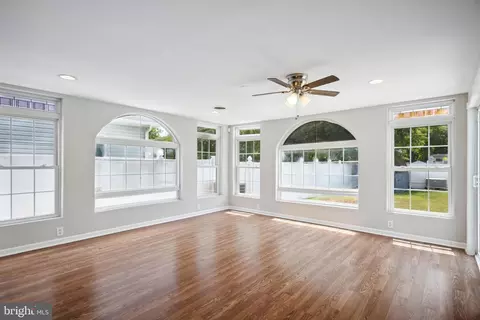 Living - 2522 Sycamore Ave, Sparrows Point, MD 21219 photo 9 of 12