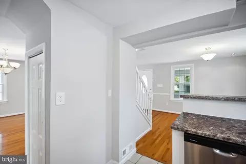 Entry Way - 2522 Sycamore Ave, Sparrows Point, MD 21219 photo 4 of 10