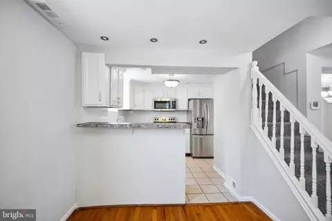 Entry Way - 2522 Sycamore Ave, Sparrows Point, MD 21219 photo 3 of 10