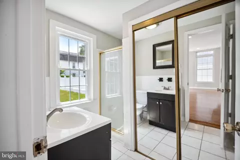 Entry Way - 2522 Sycamore Ave, Sparrows Point, MD 21219 photo 7 of 10